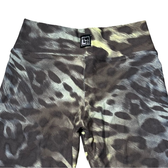 Brown & Yellow Leopard Print Capri Pants Women’s L/XL (Fit Like Medium) - Picture 1 of 4